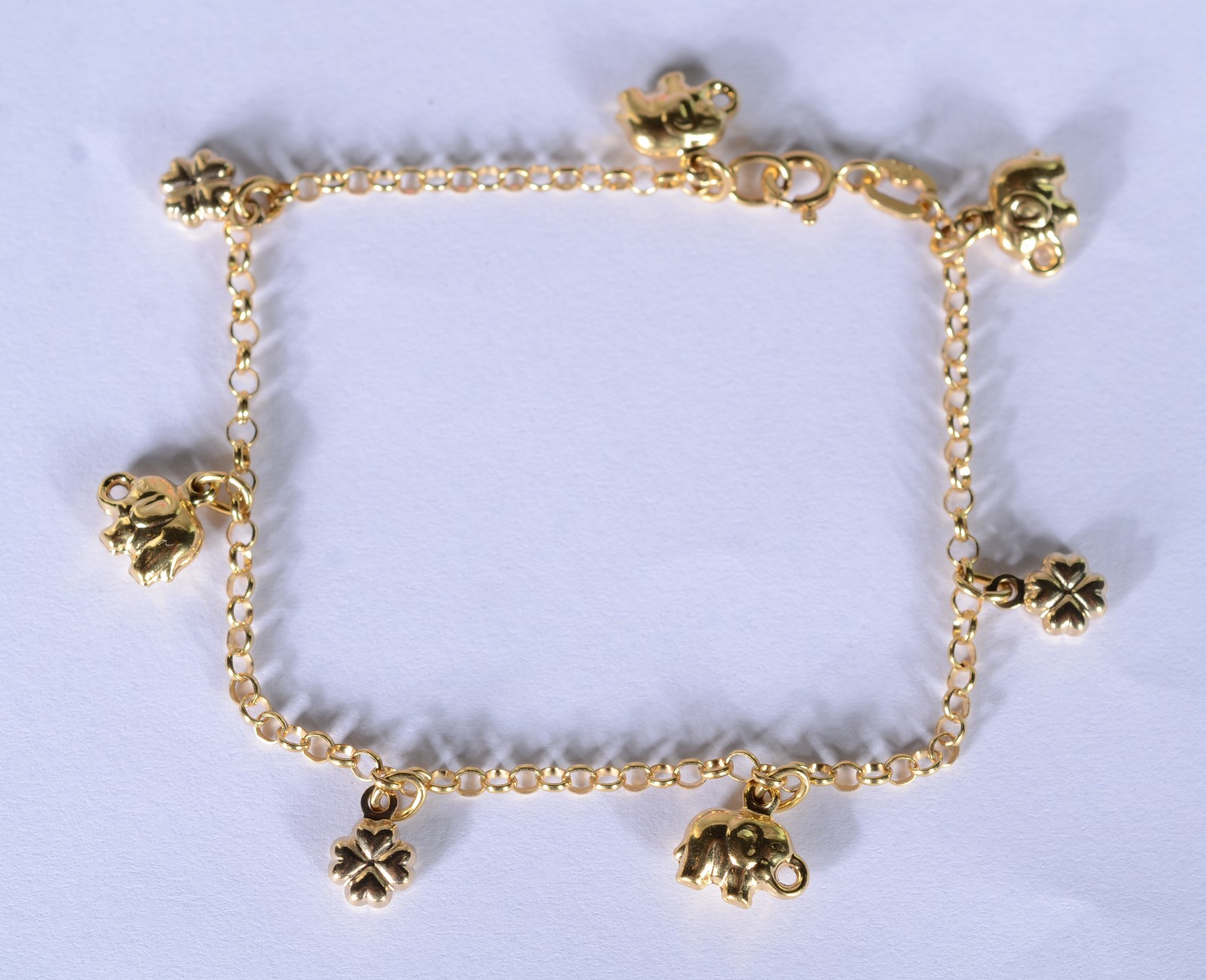 Pulseira de ouro 18 k., contraste 750 mls com trevos e elefantes... - foto 1 de 6