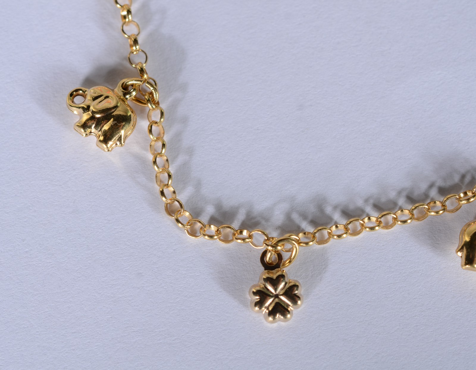 Pulseira de ouro 18 k., contraste 750 mls com trevos e elefantes... - foto 5 de 6