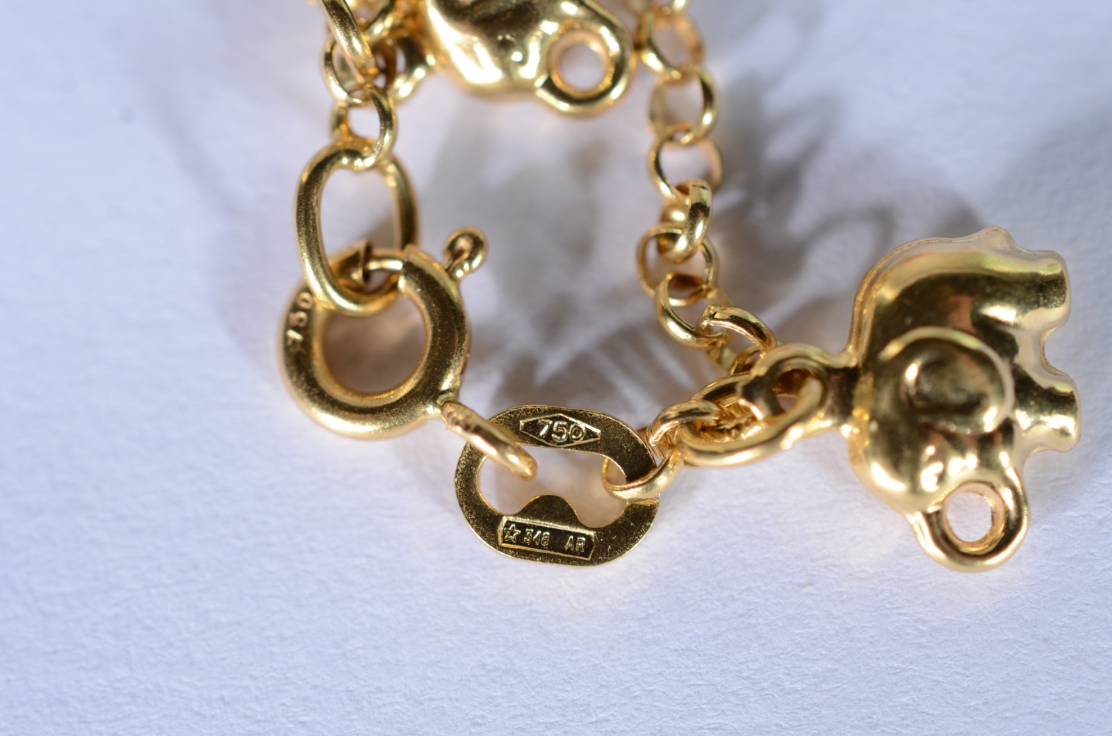 Pulseira de ouro 18 k., contraste 750 mls com trevos e elefantes... - foto 6 de 6