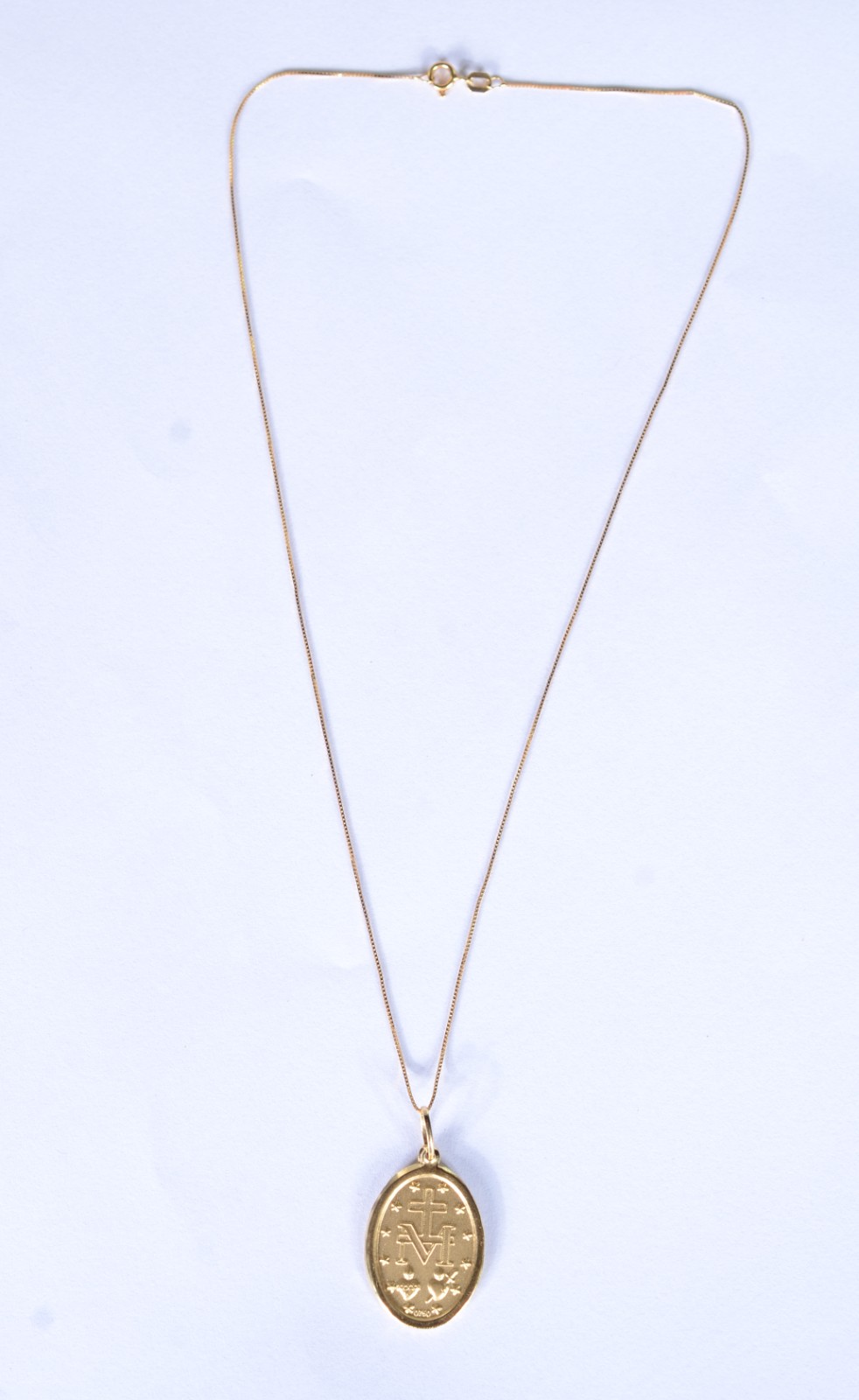 Colar de ouro 18 k., contraste 750 mls com pendente sacro descrito... - foto 2 de 4