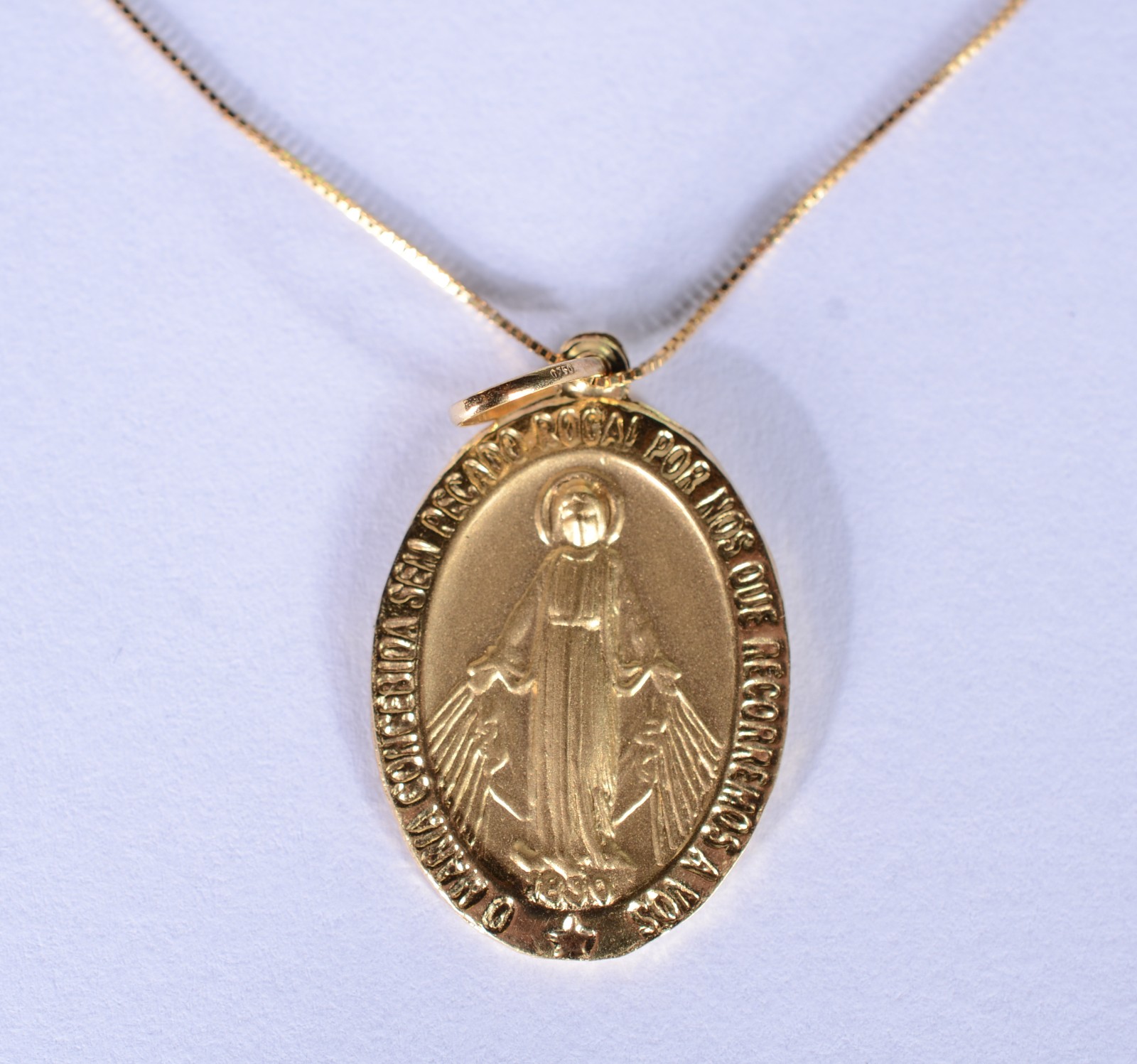 Colar de ouro 18 k., contraste 750 mls com pendente sacro descrito... - foto 4 de 4