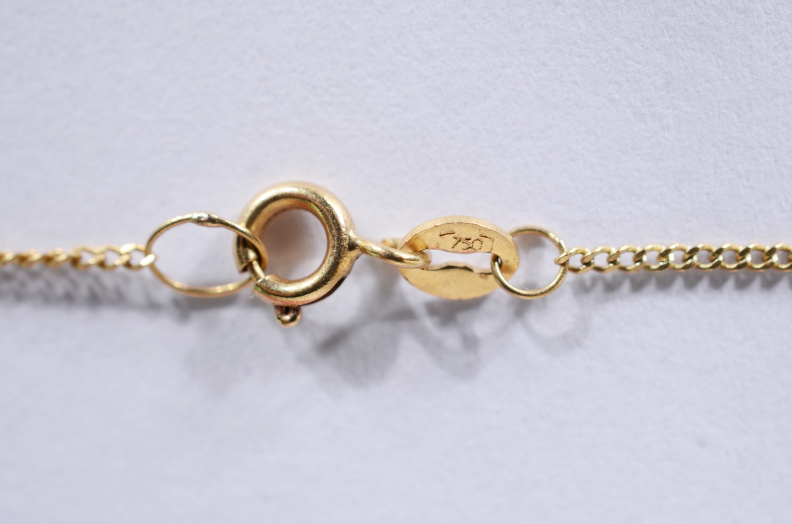 Colar de ouro 18 k., contraste 750 mls com pendente "olho mágico"... - foto 4 de 4