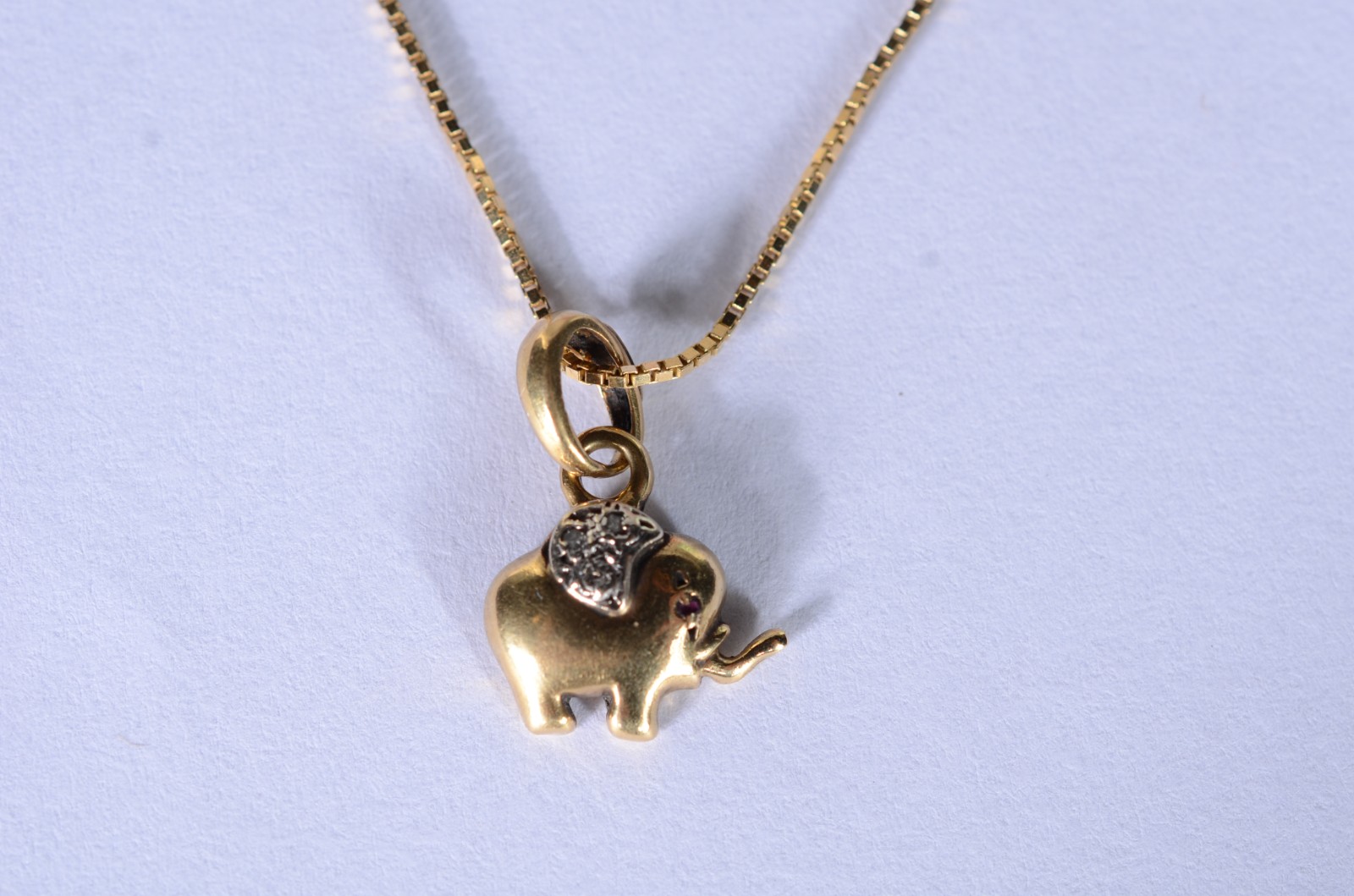 Tornozeleira de ouro 18 k. com pendente feitio elefante. (Por motivos... - foto 1 de 5