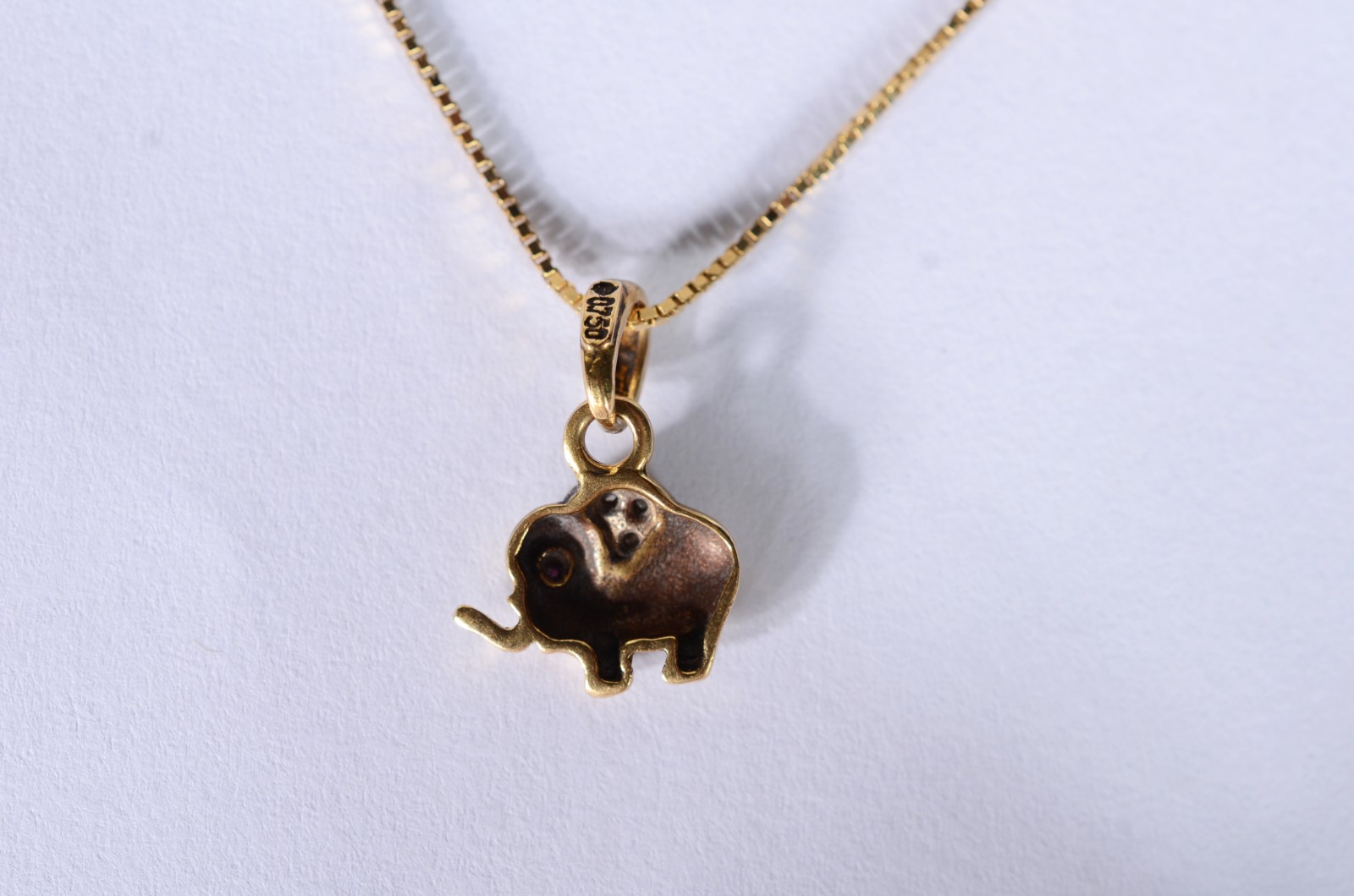 Tornozeleira de ouro 18 k. com pendente feitio elefante. (Por motivos... - foto 5 de 5