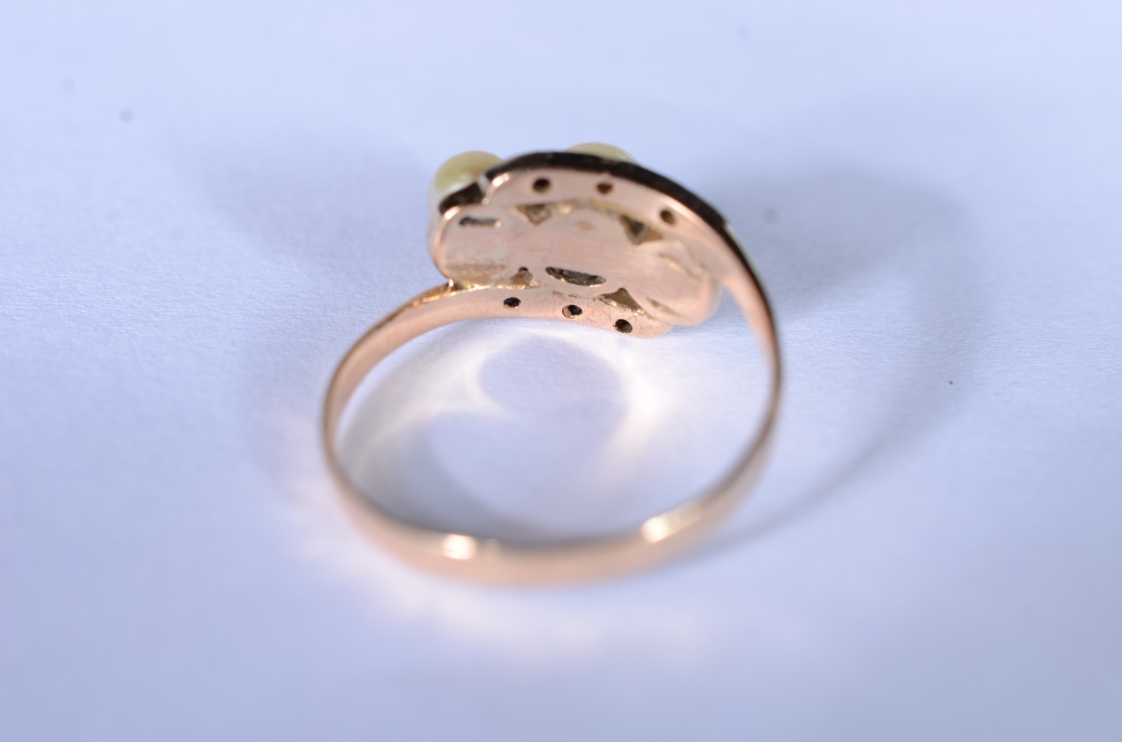 Anel de ouro 18 k., com brilhante e 3 perolas, aro 15. (Por motivos... - foto 3 de 8