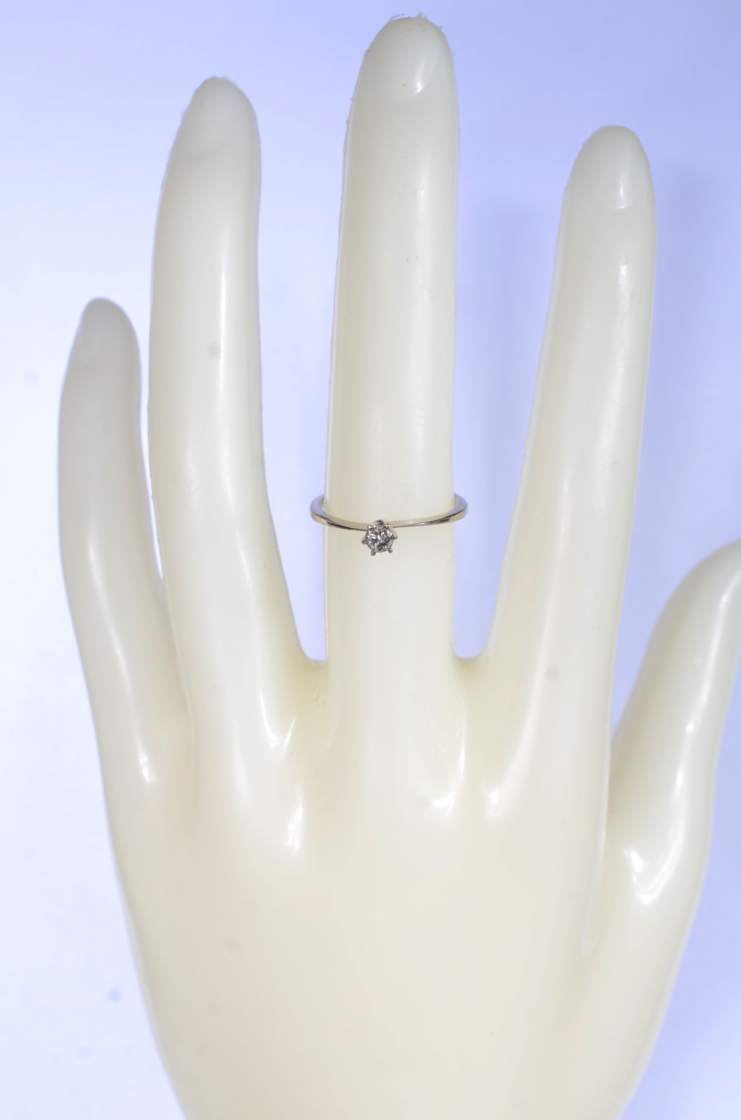 Anel de ouro branco com um brilhante de 0,15 ct, aro 15. (Por motivos... - foto 5 de 5