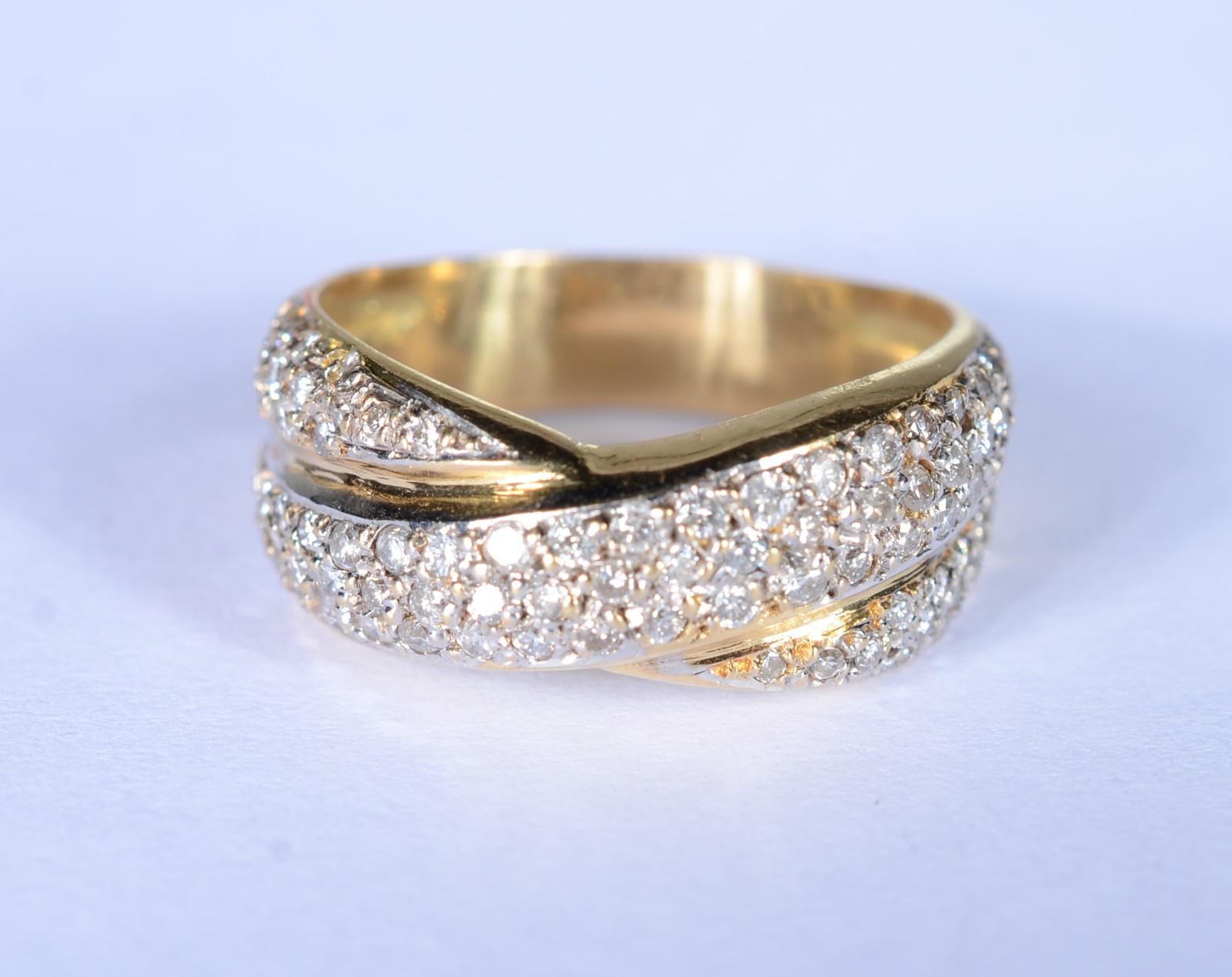 Anel de ouro 18 k., feitio entrelaçado com aproximadamente 80... - foto 1 de 7