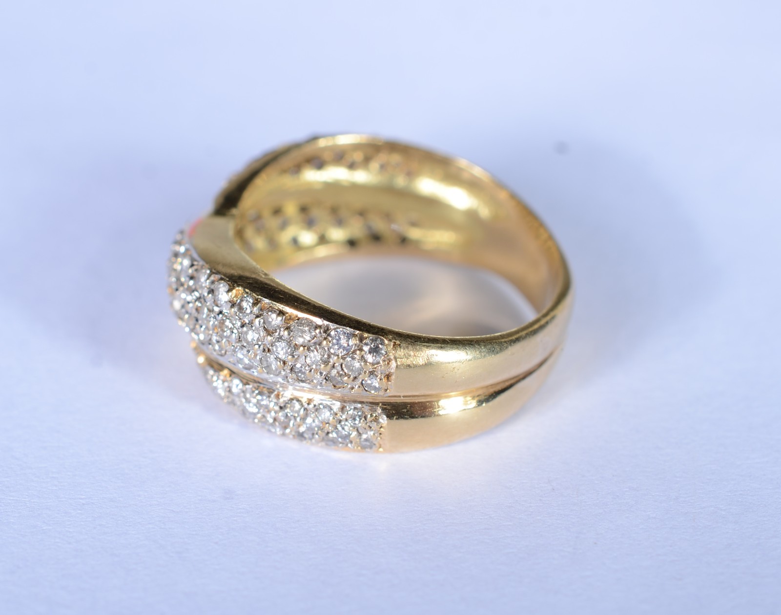 Anel de ouro 18 k., feitio entrelaçado com aproximadamente 80... - foto 3 de 7