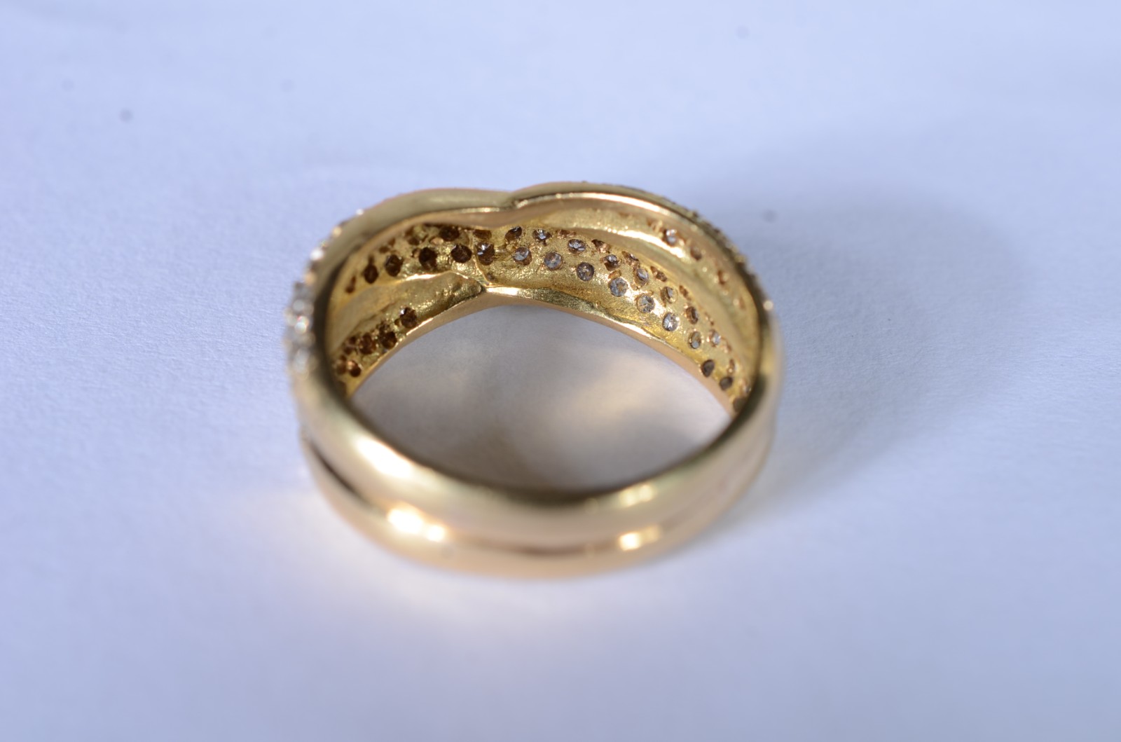 Anel de ouro 18 k., feitio entrelaçado com aproximadamente 80... - foto 4 de 7