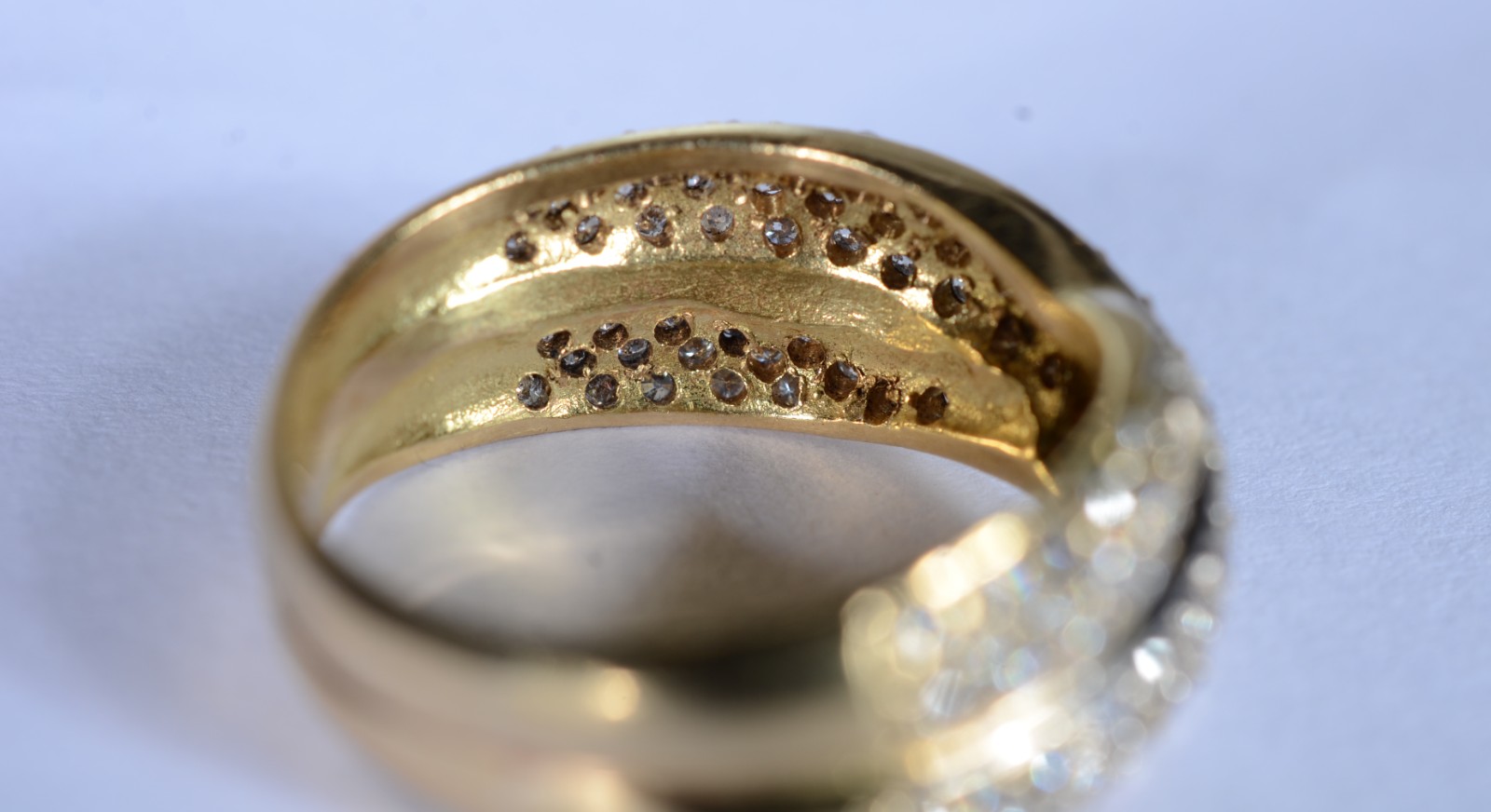 Anel de ouro 18 k., feitio entrelaçado com aproximadamente 80... - foto 6 de 7
