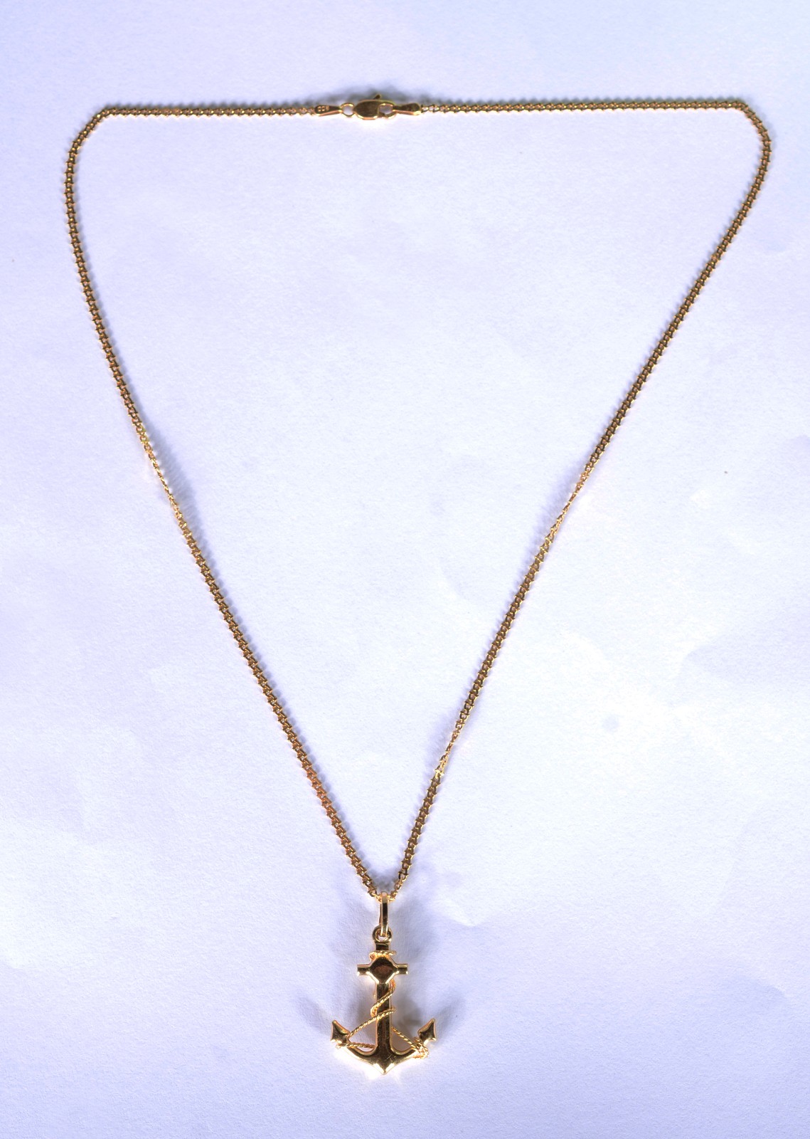 Colar de ouro 18 k., contraste 750 mls, pendente feitio âncora. (Por... - foto 2 de 6
