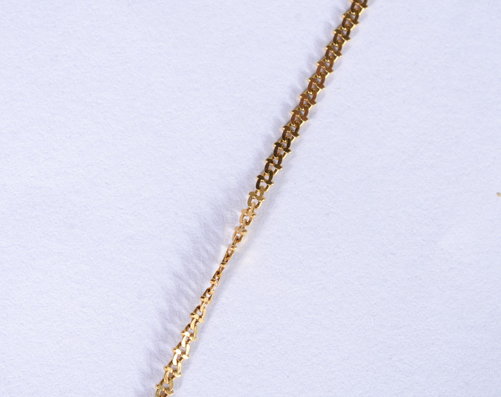 Colar de ouro 18 k., contraste 750 mls, pendente feitio âncora. (Por... - foto 3 de 6
