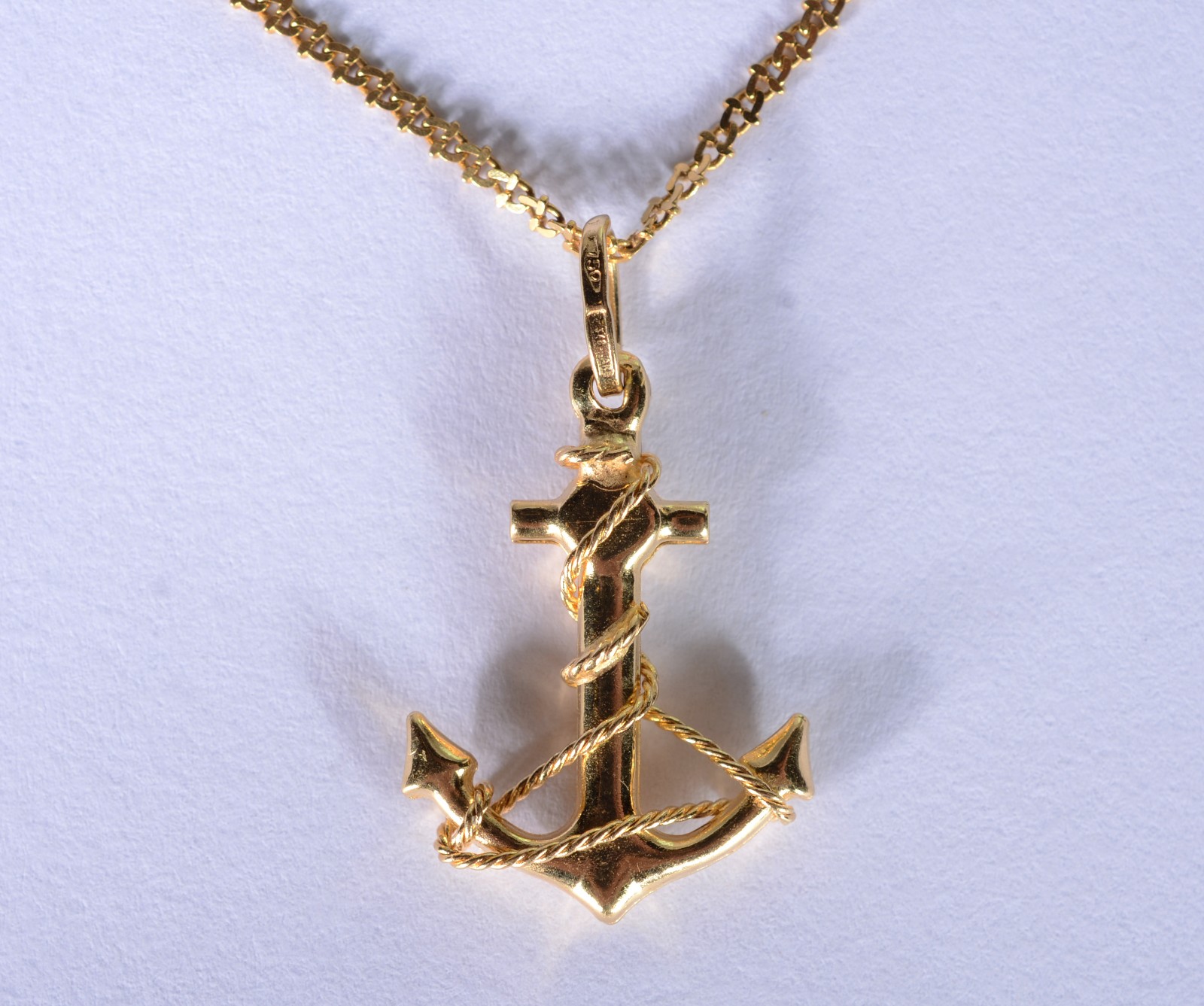 Colar de ouro 18 k., contraste 750 mls, pendente feitio âncora. (Por... - foto 6 de 6