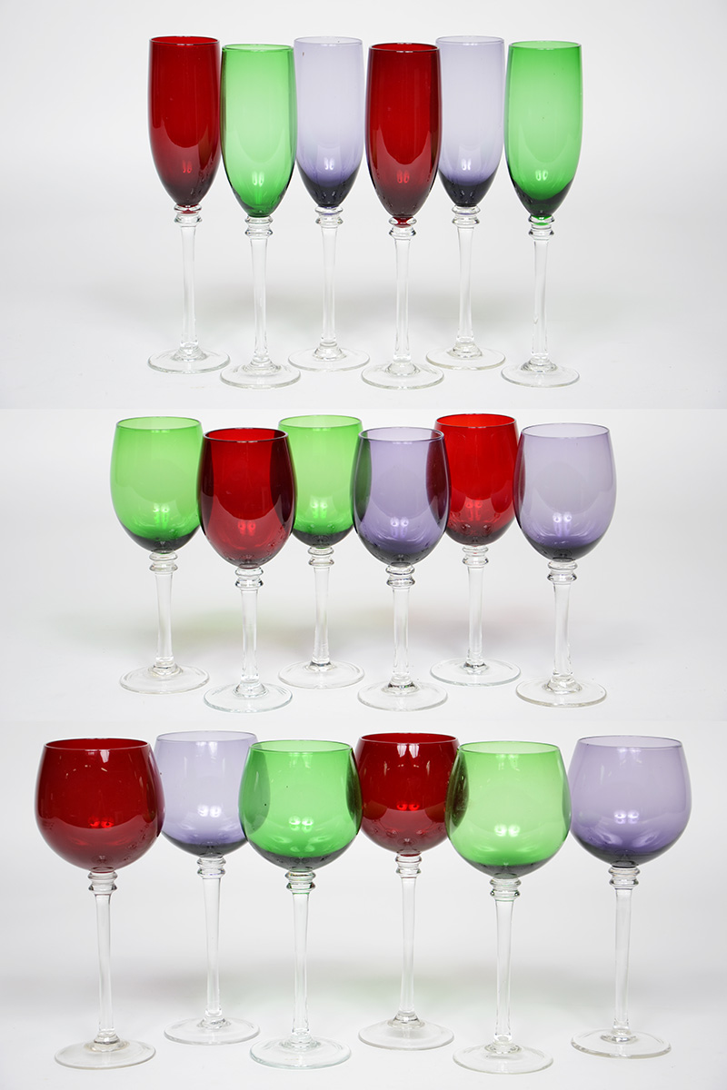 Jogo com 18 cálices, sendo 6 para água, 6 para vinho e 6 para...