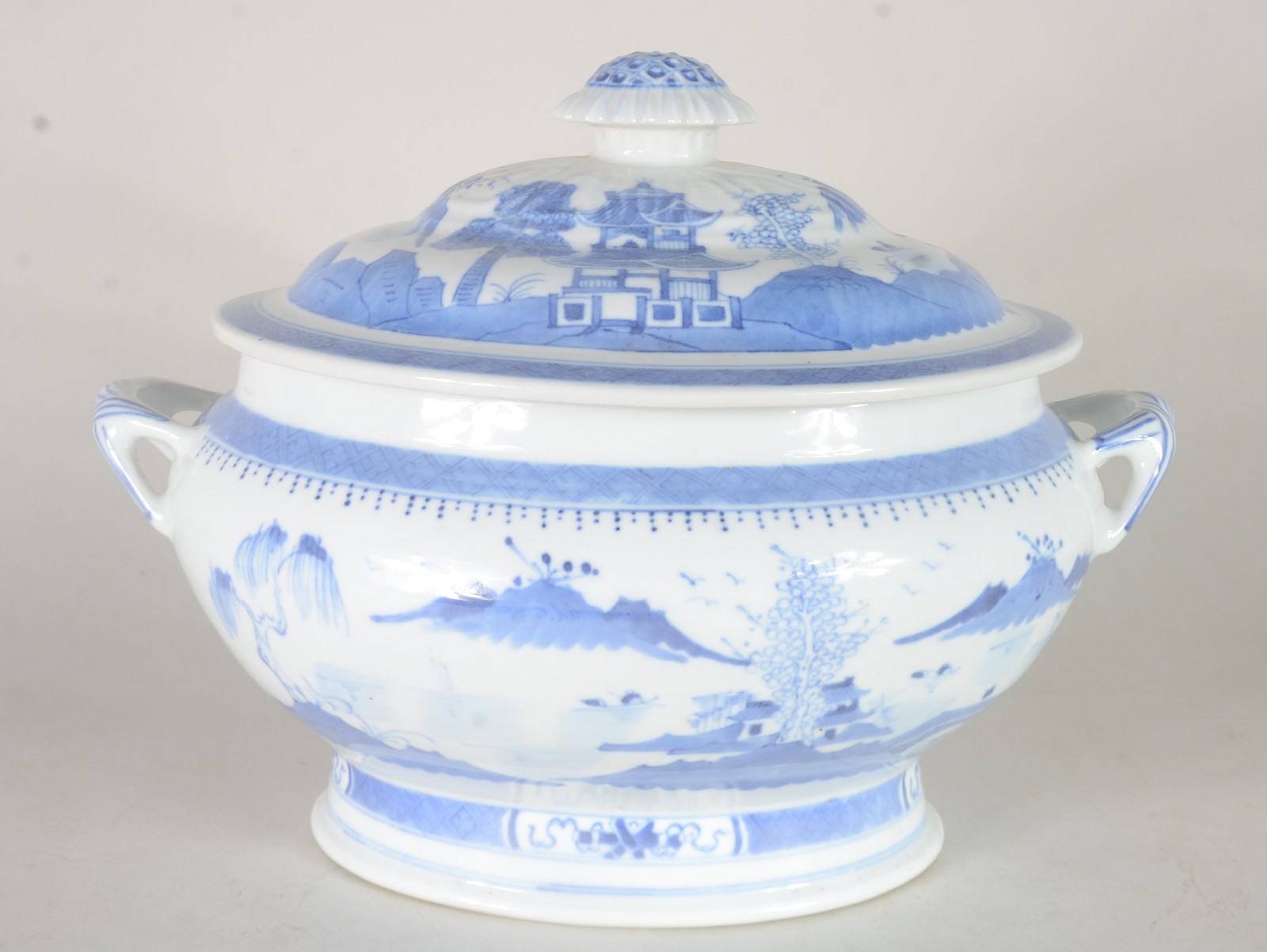 Sopeira com presentoir de porcelana oriental azul e branca. - foto 3 de 11