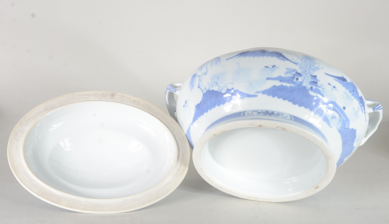 Sopeira com presentoir de porcelana oriental azul e branca. - foto 5 de 11