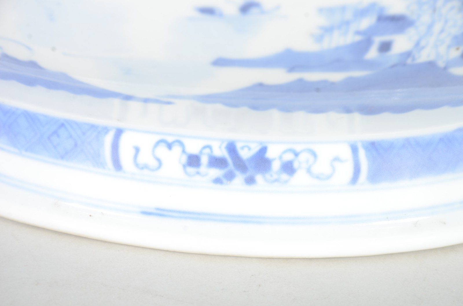 Sopeira com presentoir de porcelana oriental azul e branca. - foto 6 de 11
