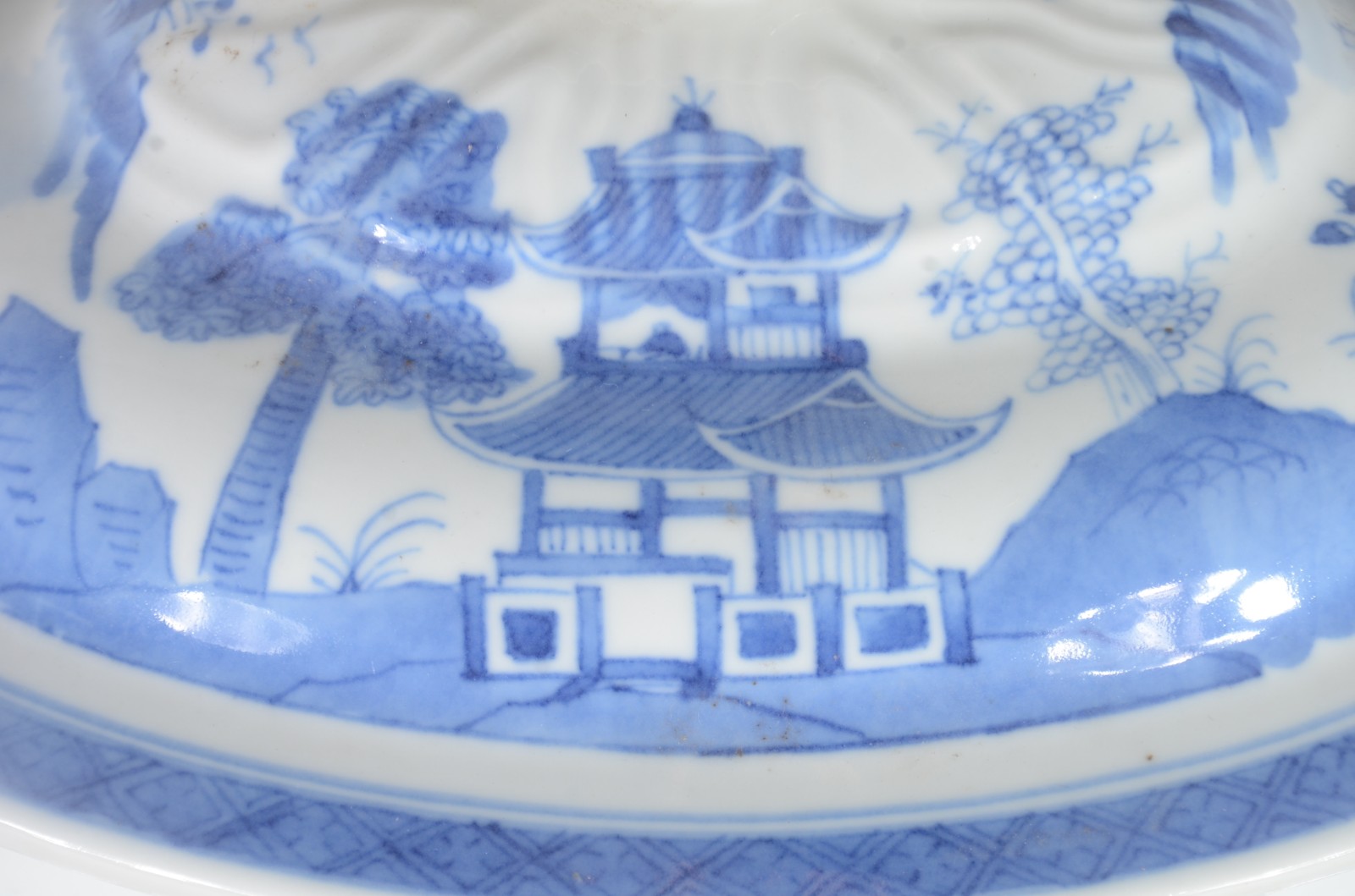 Sopeira com presentoir de porcelana oriental azul e branca. - foto 10 de 11