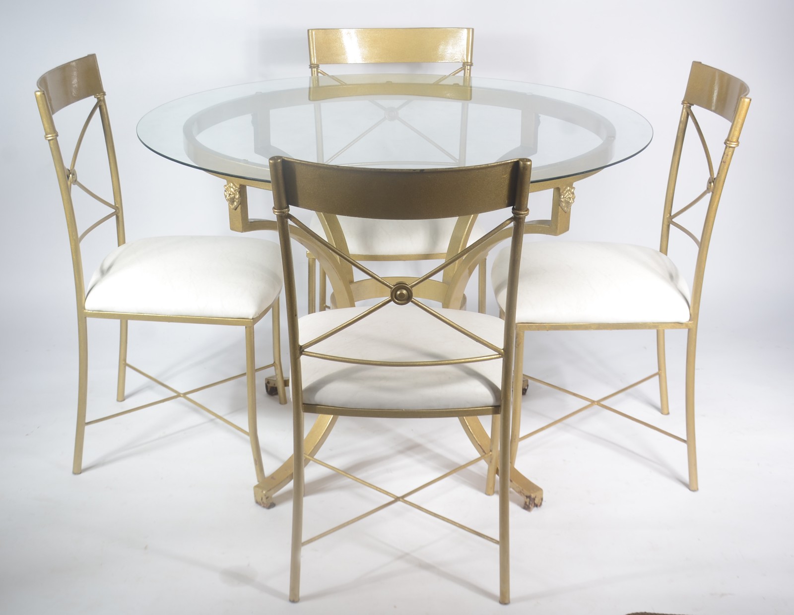 Conjunto para varanda de metal pintado de dourado, composto de mesa... - foto 1 de 8