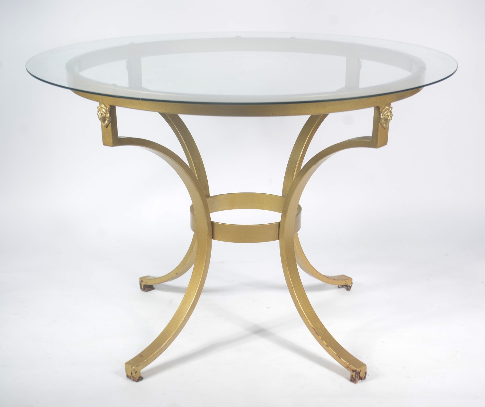 Conjunto para varanda de metal pintado de dourado, composto de mesa... - foto 2 de 8
