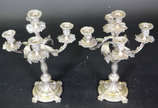 Par de candelabros de bronze  prateado para 5 v... - Par de candelabros de bronze  prateado para 5 velas cada.