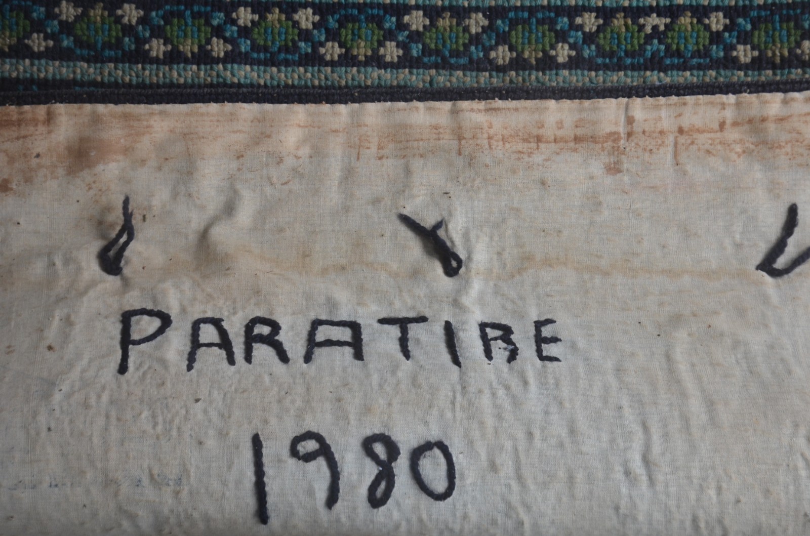 Tapete Arraiolo - "Paratise - 1980". Com desgastes e precisando lavar. - foto 8 de 9