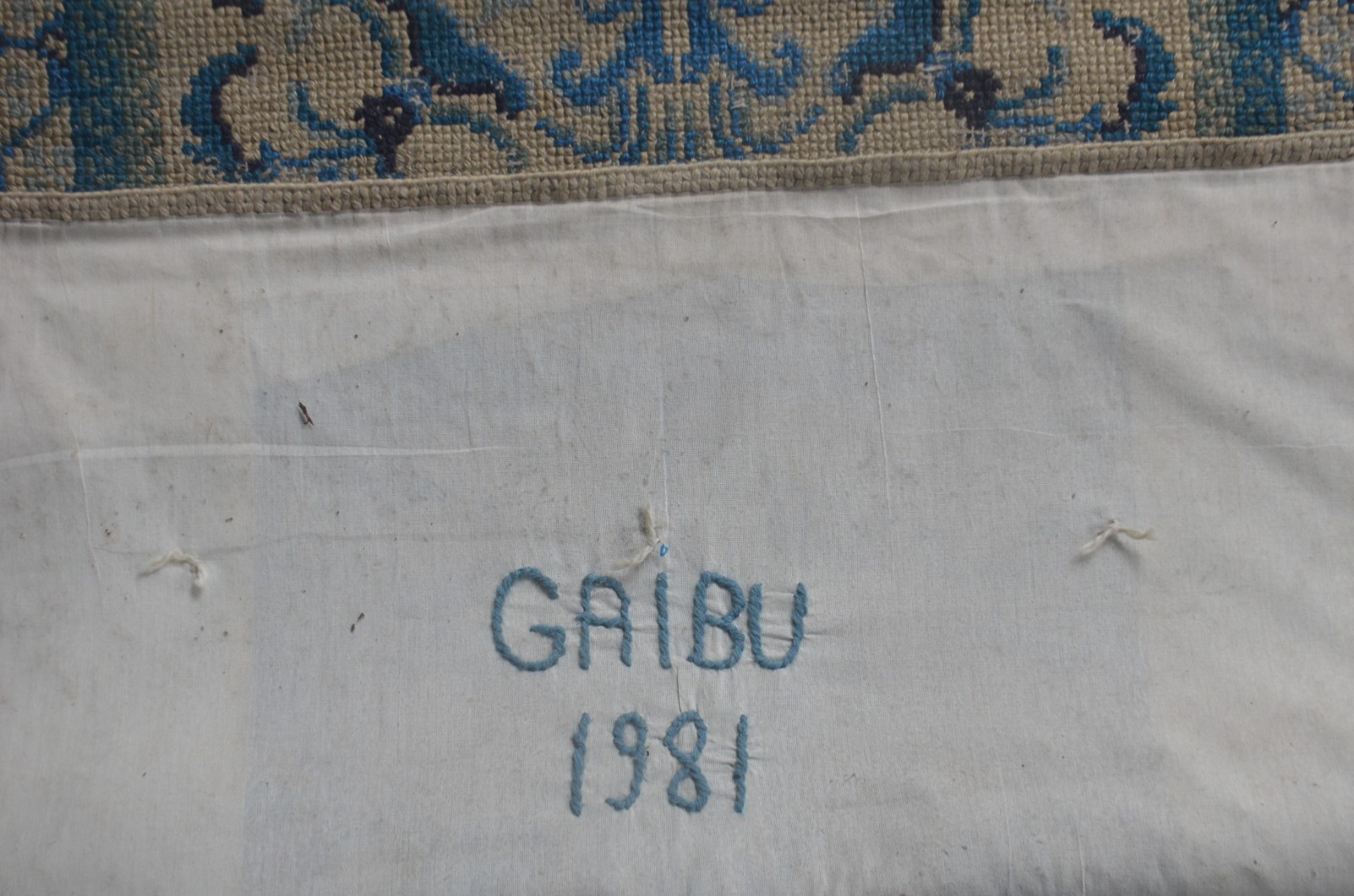 Dois tapetes Arraiolo - "Gaibú 1981". - foto 9 de 10