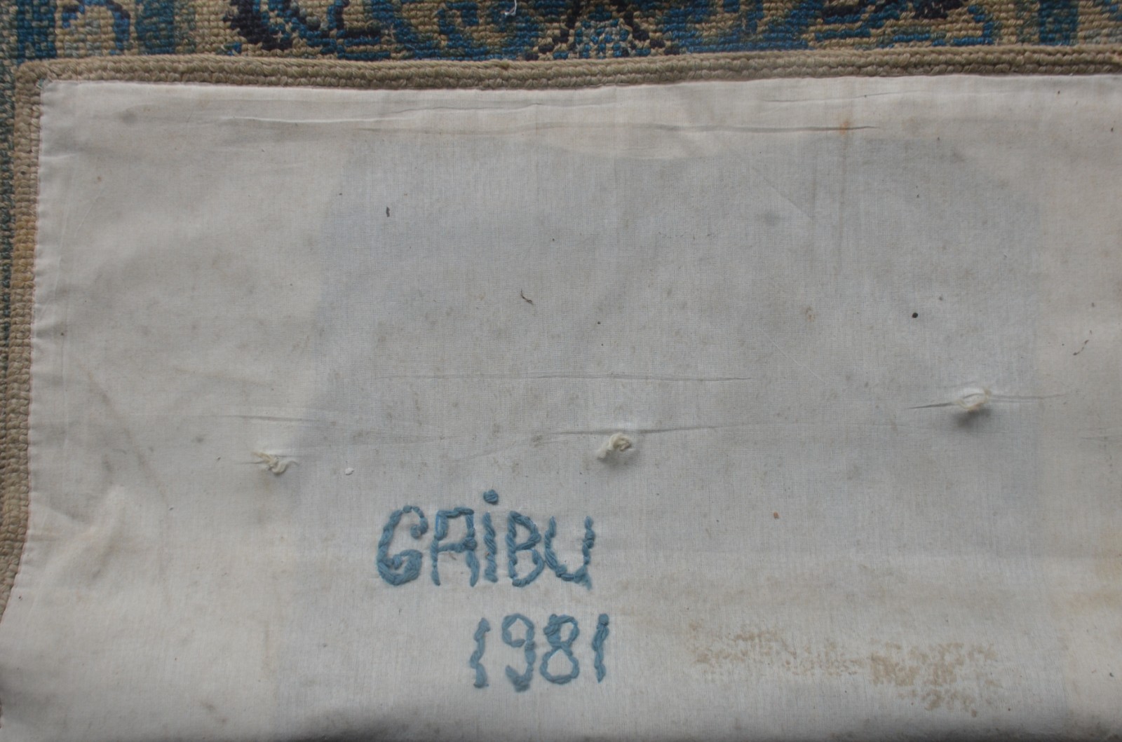 Dois tapetes Arraiolo - "Gaibú 1981". - foto 10 de 10
