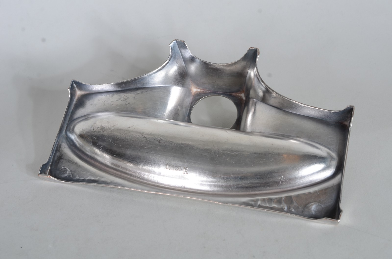 Dez peças diversas de metal prateado. Com desgastes. - foto 6 de 11