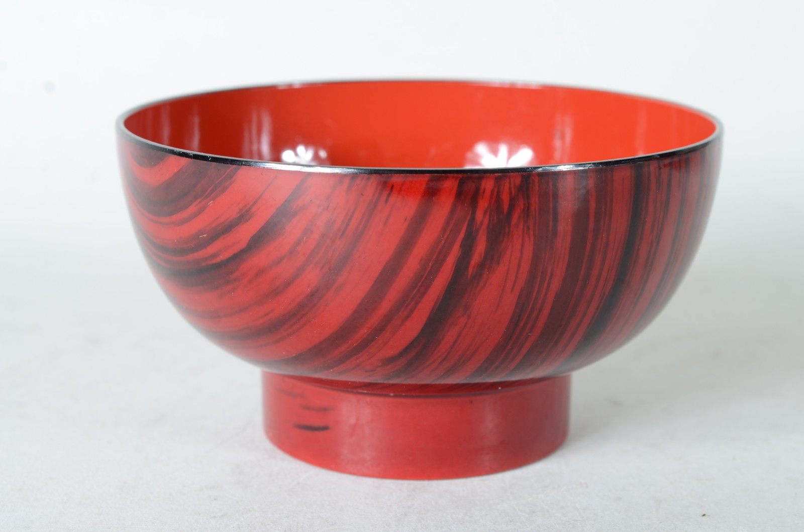 Diversas peças orientais, sendo: 6 souplats vermelho, 8 bowls e 2... - foto 6 de 7