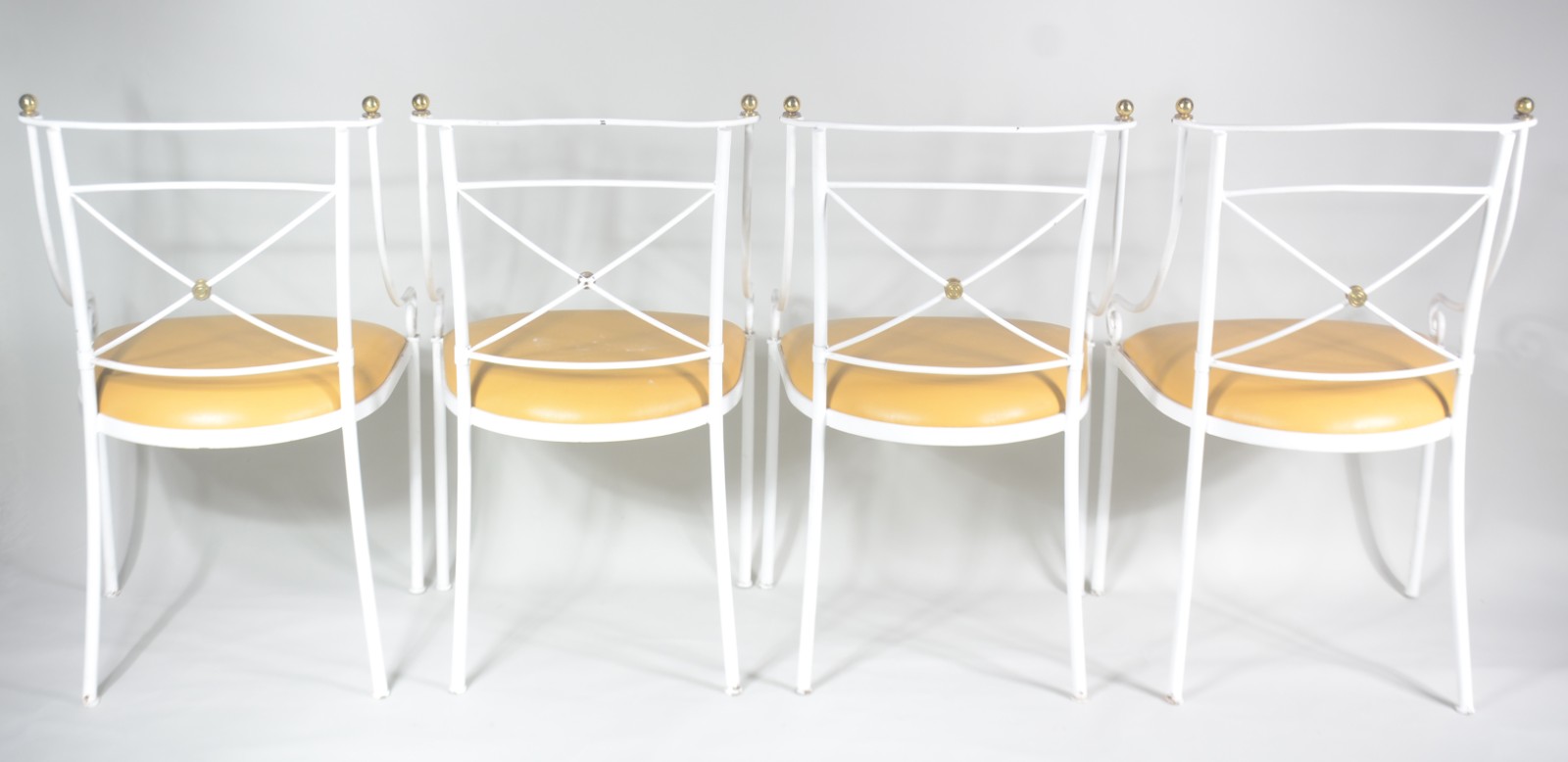 Conjunto para varanda composto de mesa circular com base de metal e... - foto 3 de 11