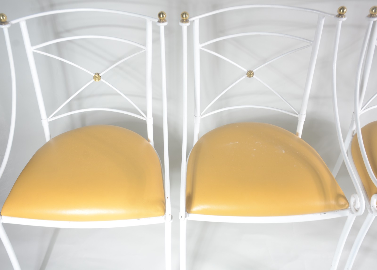 Conjunto para varanda composto de mesa circular com base de metal e... - foto 5 de 11