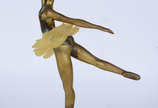 Escultura de bronze e resina representando  ¨Ba... - Escultura de bronze e resina representando  ¨Bailarina¨ assinada: Deisy 7/50  ( pequeno lascado na resina ) 
