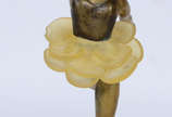 Escultura de bronze e resina representando  ¨Ba... - Escultura de bronze e resina representando  ¨Bailarina¨ assinada: Deisy 7/50  ( pequeno lascado na resina ) 