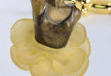 Escultura de bronze e resina representando  ¨Ba... - Escultura de bronze e resina representando  ¨Bailarina¨ assinada: Deisy 7/50  ( pequeno lascado na resina ) 