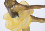 Escultura de bronze e resina representando  ¨Ba... - Escultura de bronze e resina representando  ¨Bailarina¨ assinada: Deisy 7/50  ( pequeno lascado na resina ) 