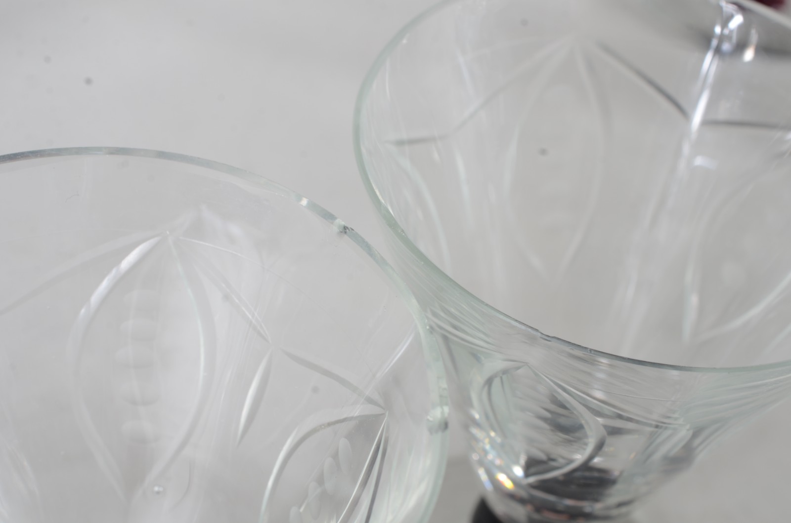 Serviço de cristal lapidado, base na cor roxa, composto de: 2 para... - foto 4 de 11