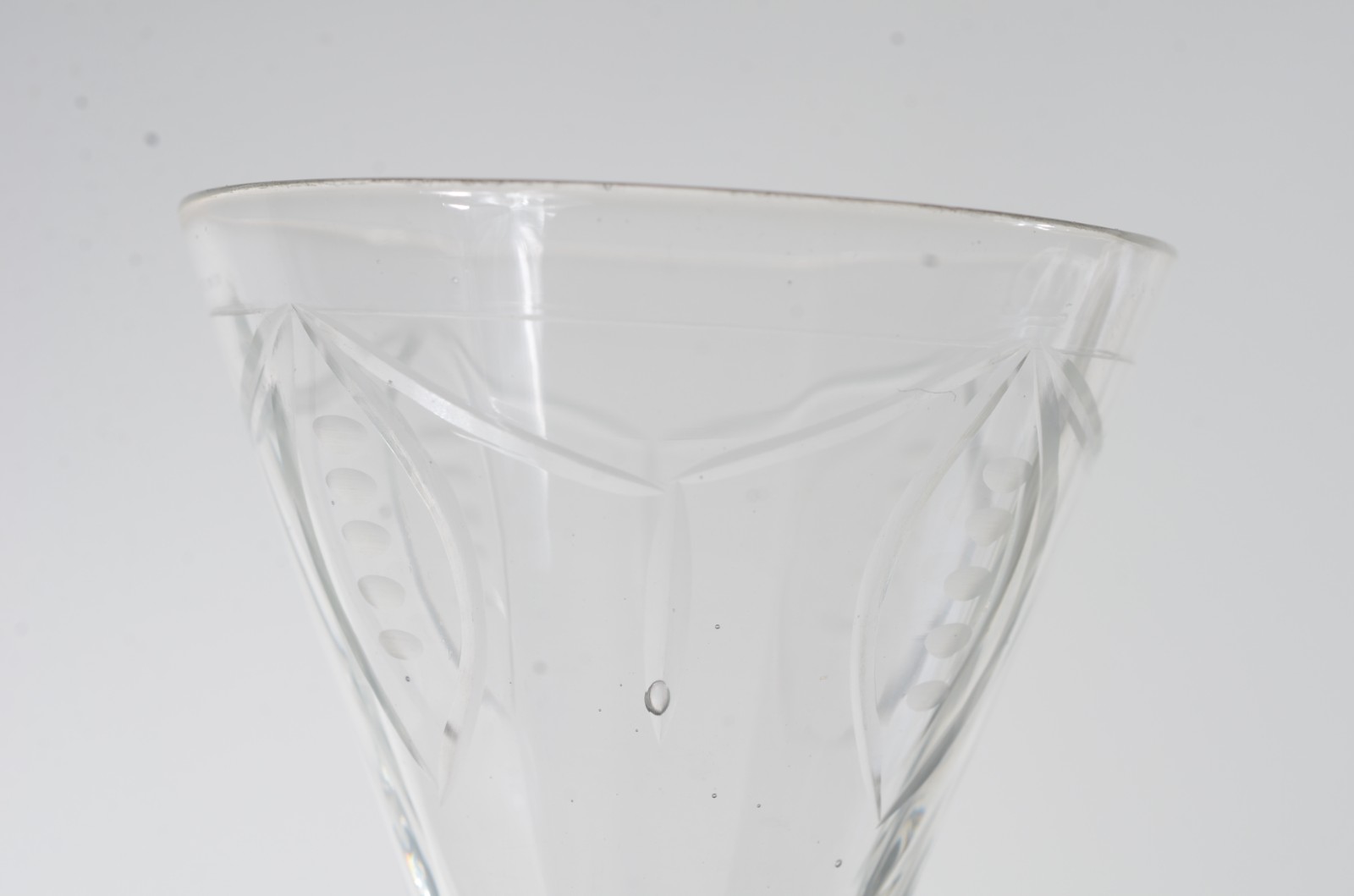 Serviço de cristal lapidado, base na cor roxa, composto de: 2 para... - foto 6 de 11
