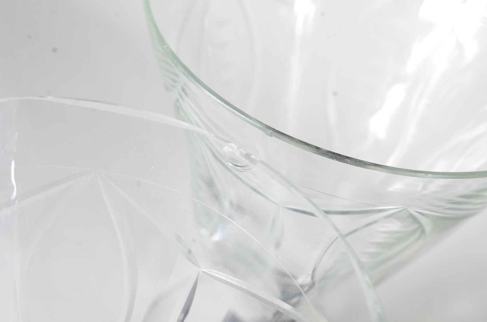 Serviço de cristal lapidado, base na cor roxa, composto de: 2 para... - foto 7 de 11