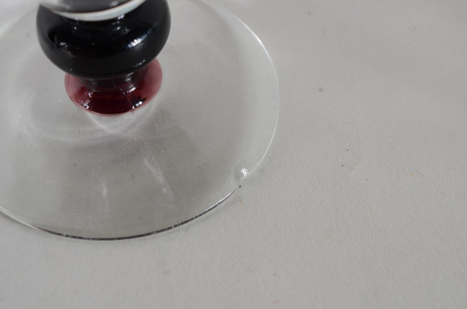Serviço de cristal lapidado, base na cor roxa, composto de: 2 para... - foto 8 de 11