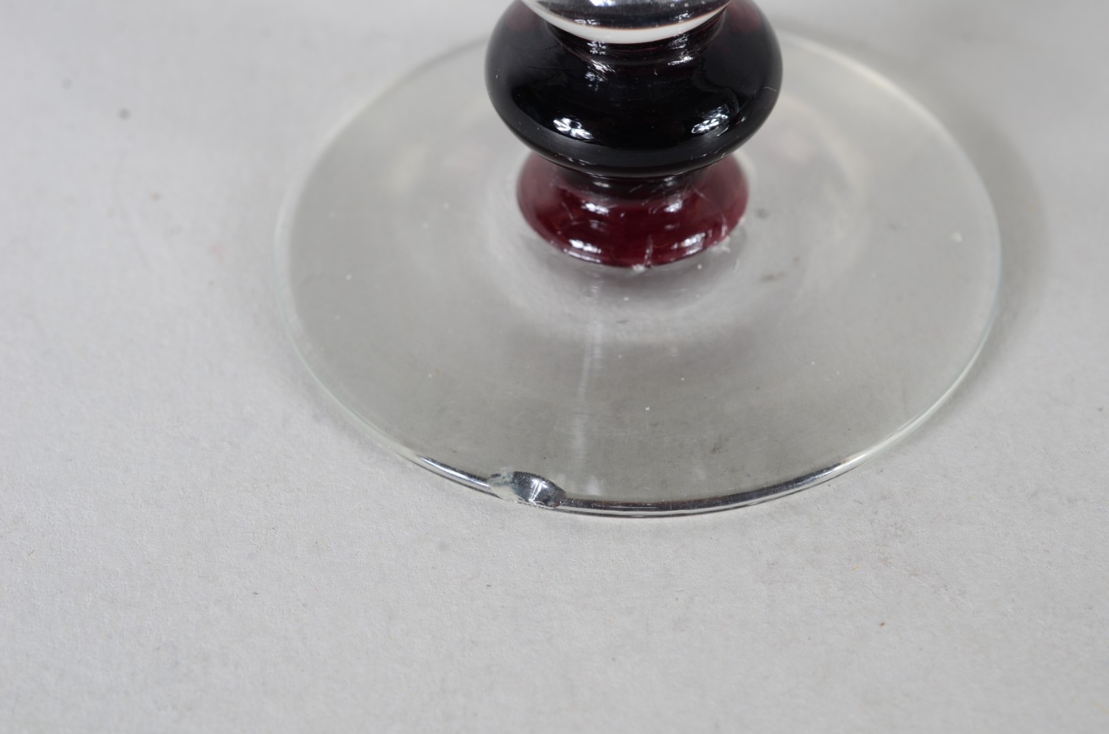 Serviço de cristal lapidado, base na cor roxa, composto de: 2 para... - foto 10 de 11