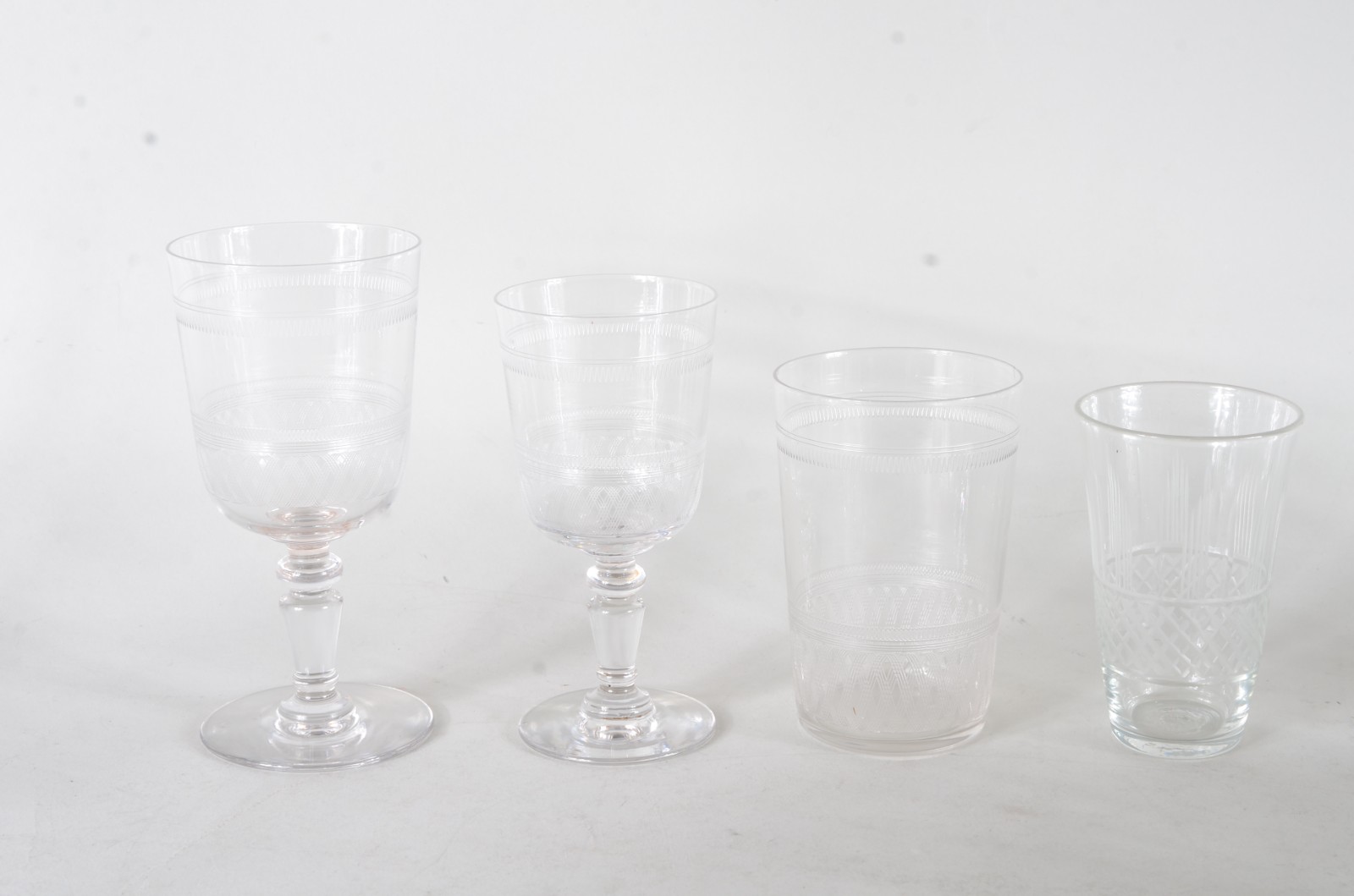 Serviço de cristal,composto de: 6 para água, 7 para vinho branco, 5... - foto 3 de 9