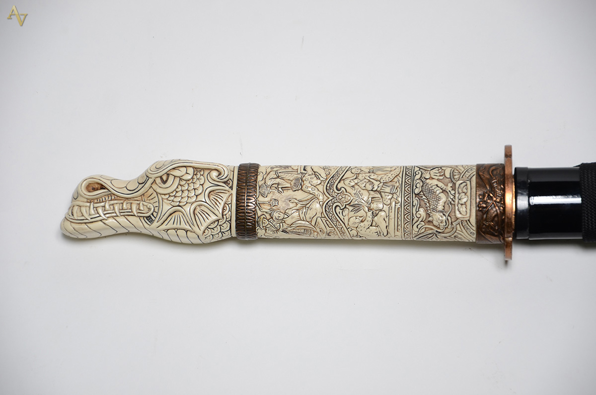 Espada samurai curta (WAKIZASHI) com empunhadura em acrílico decorada... - foto 2 de 4