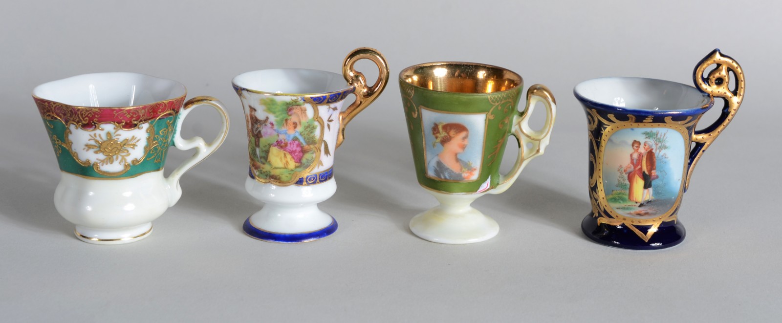 Onze xícaras de café com pires, em porcelana de diferentes modelos e... - foto 6 de 9