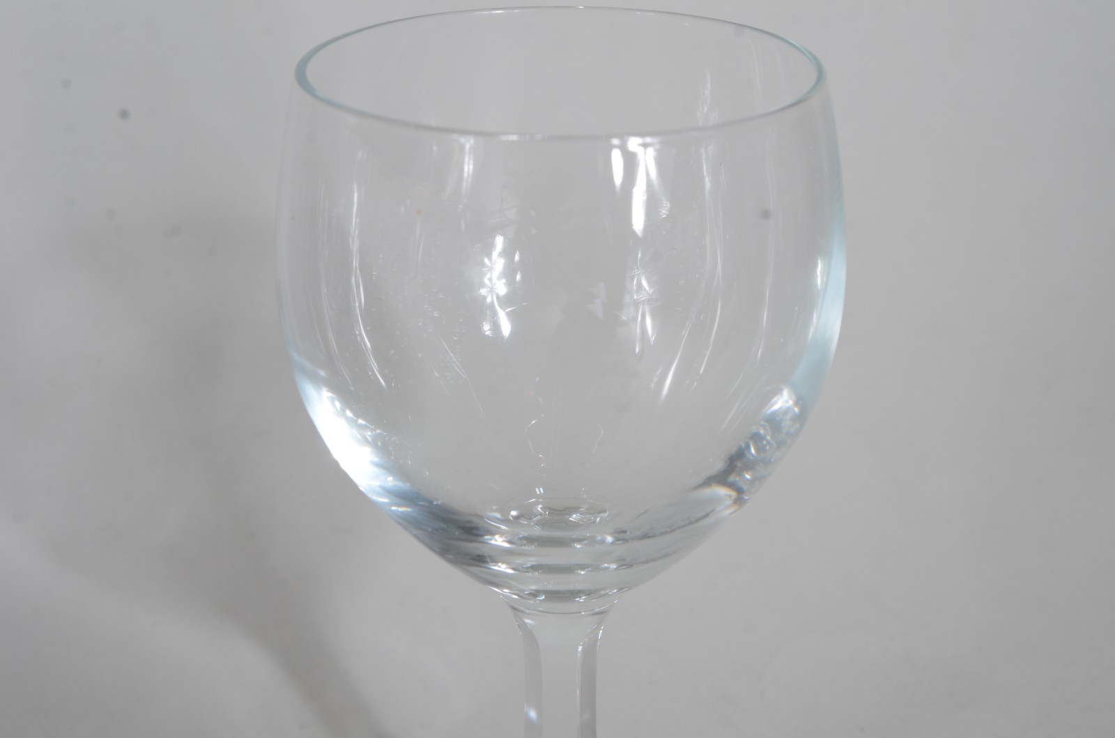 Conjunto com 21 cálices de vidro para vinho - foto 3 de 5