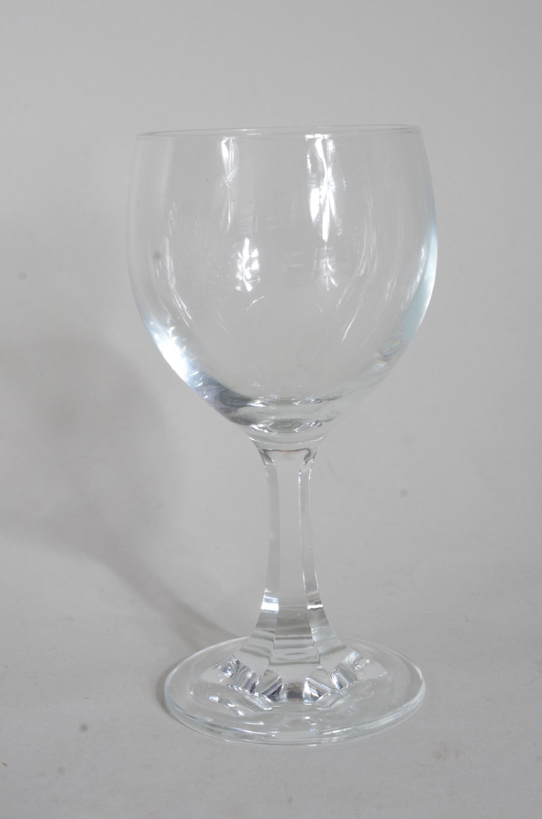 Conjunto com 21 cálices de vidro para vinho - foto 2 de 5