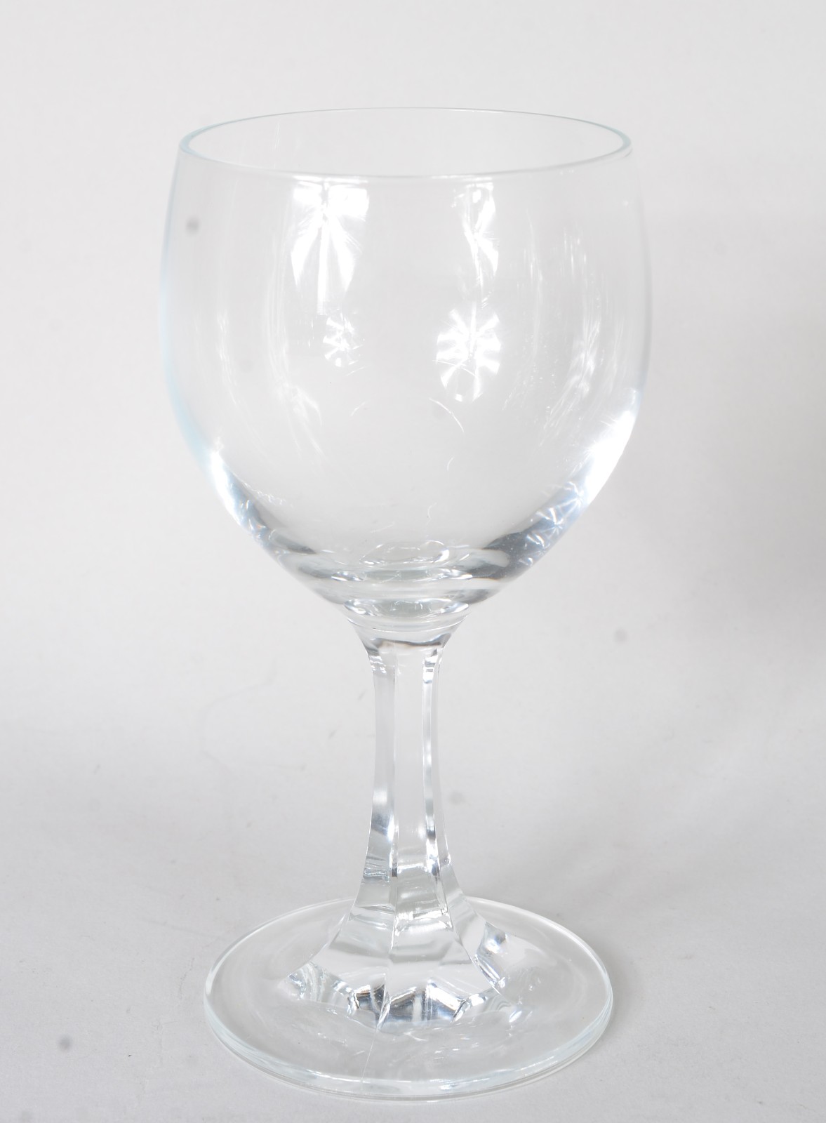 Conjunto com 12 taças para vinho em demi cristal. - foto 2 de 4