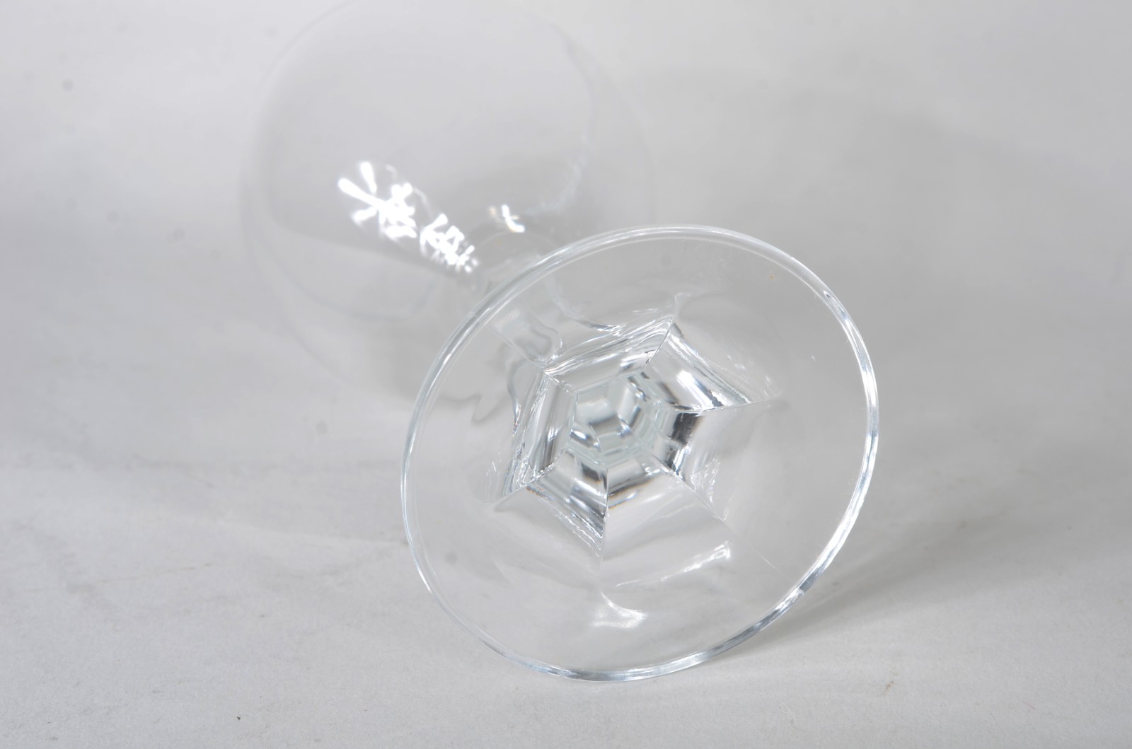 Conjunto com 12 taças para vinho em demi cristal. - foto 4 de 4