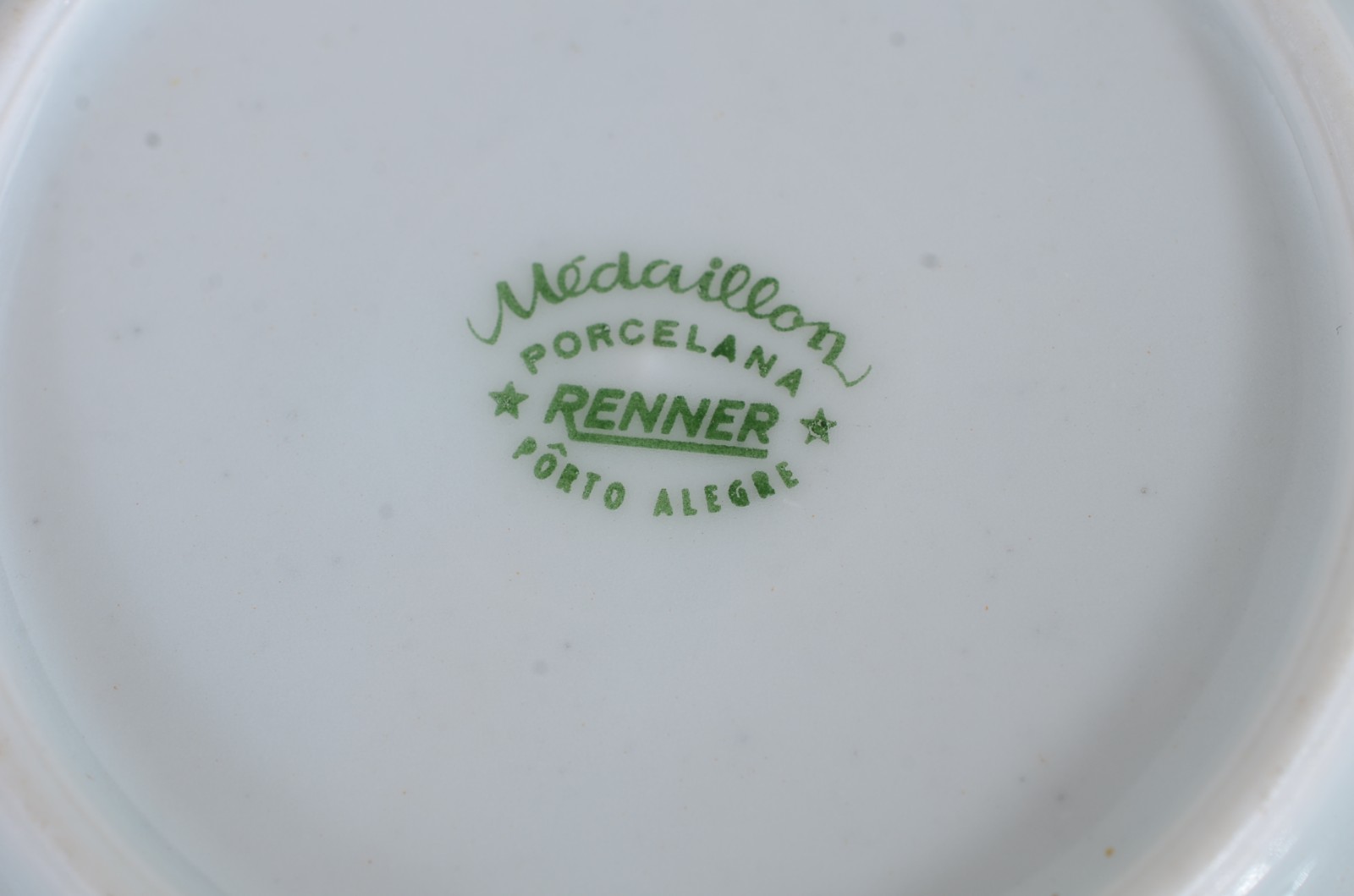 Dois conjuntos para café, sendo um de porcelana Renner, composto de... - foto 8 de 9