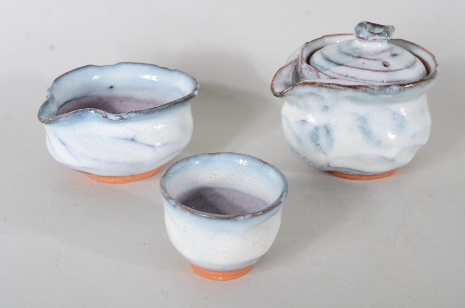 Três serviços de chá de cerâmica oriental, composto de: 5 bowls... - foto 4 de 11